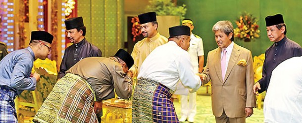 เทศกาลฮารีรายอฯ บรูไน สุลต่านเปิดพระราชวังให้ประชาชนถวายพระพร